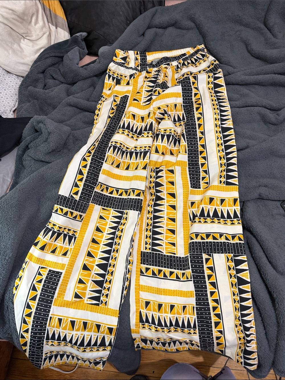 Yellow & Black Geometric Wide-Leg Pants